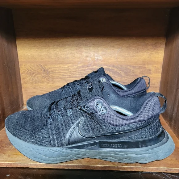 Nike React Infinity Flyknit Athletic Sneaker 13 - Picture 3 of 4